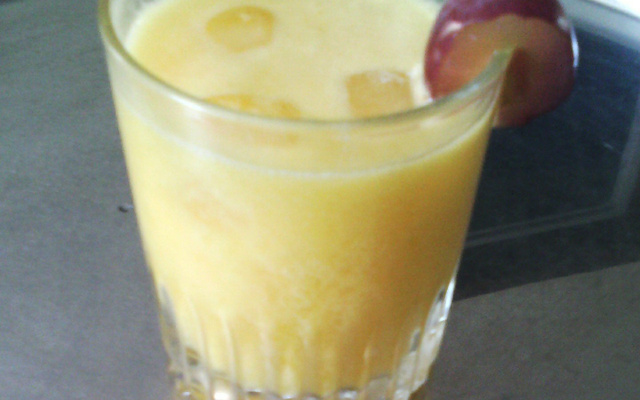 Suco de manga com laranja