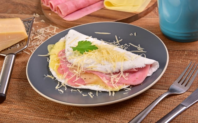 Tapioca com queijo e presunto