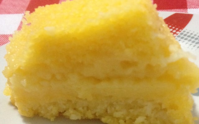 Bolo de fubá cremoso