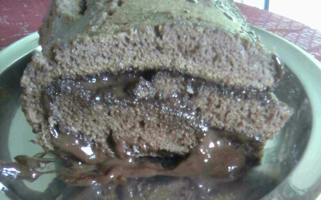 Rocambole com ganache de chocolate