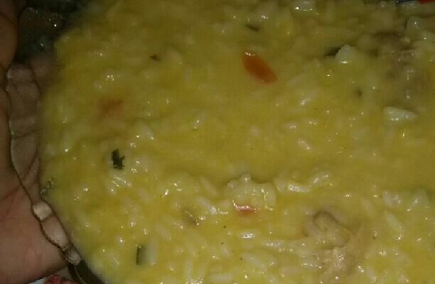 Canja de galinha na panela de pressão