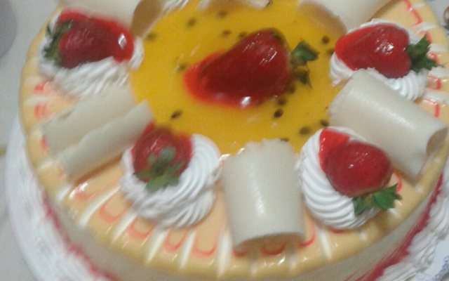 Bolo de maracujá recheado com mousse de maracujá