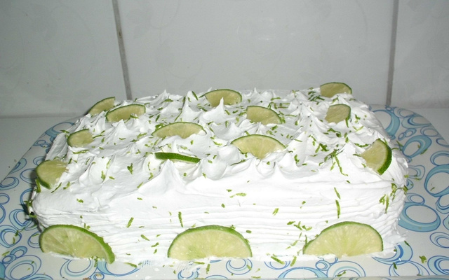 Bolo mousse de limão (mousse feito de leite em pó)