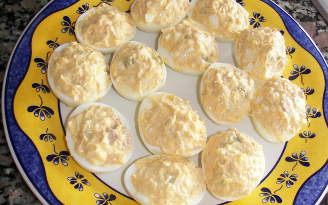 Ovo recheado (típico da Espanha)