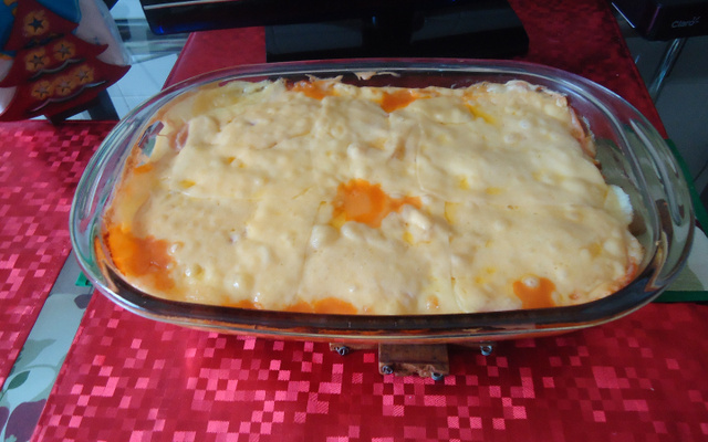 Escondido de frango com purê de batatas