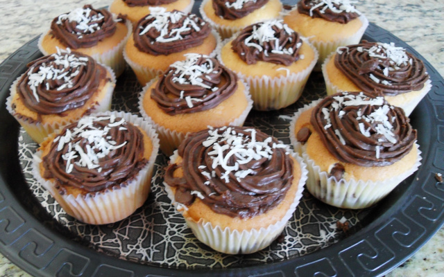 Muffin com gotas de chocolate e coco