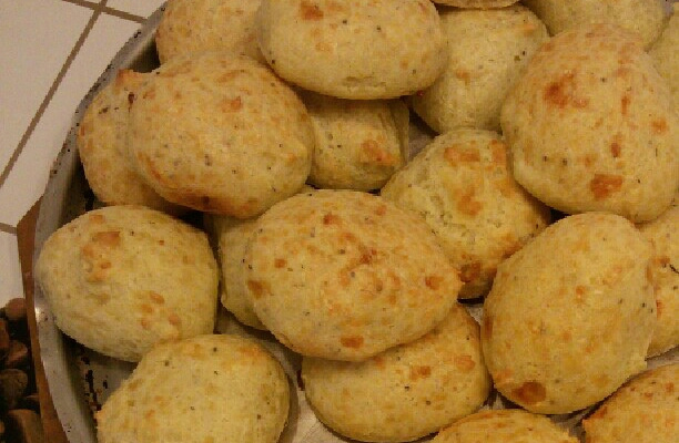 Pão de queijo com 3 queijos