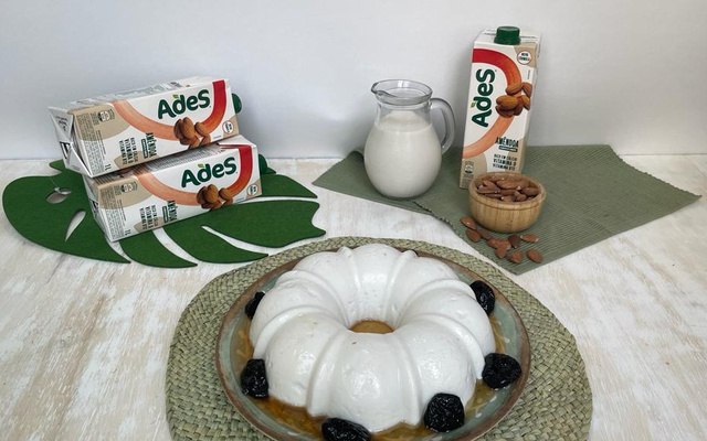 Manjar de coco com ameixas