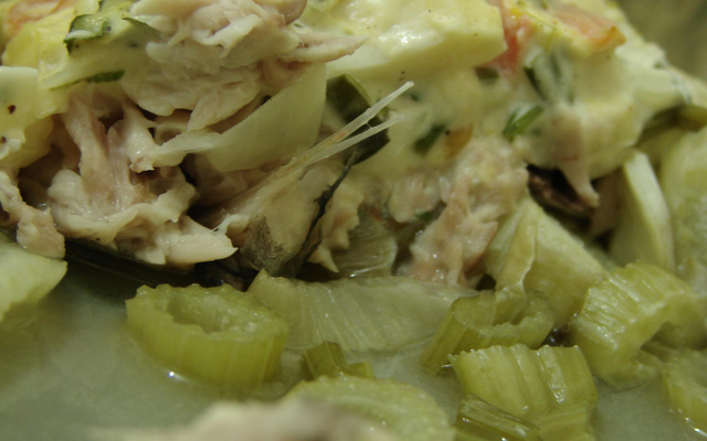 Peixe espalmado com legumes