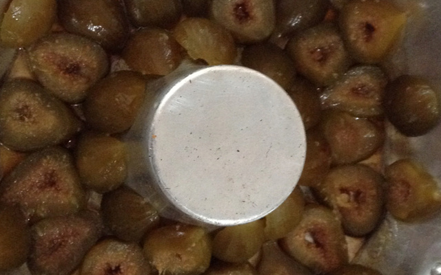 Bolo de figo e nozes