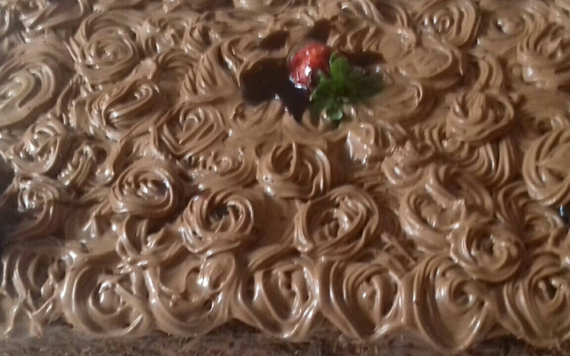 Bolo alegre de aniversário