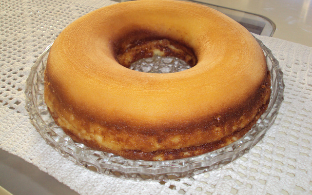 Bolo pudim de fubá simples e delicioso