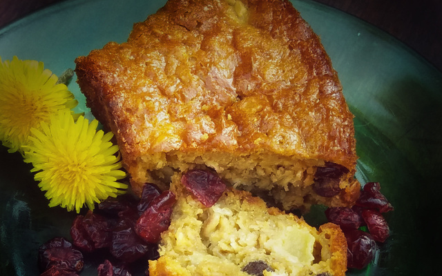 Bolo de aveia, maçã e cranberry