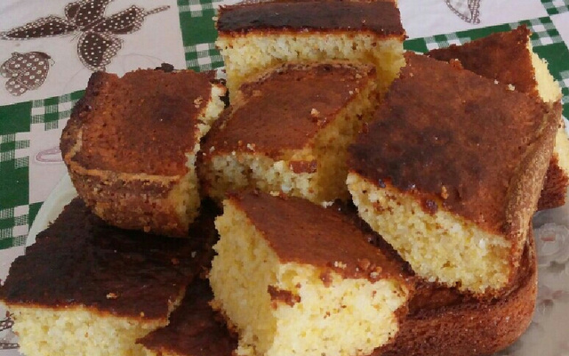 Bolo de fubá com coco