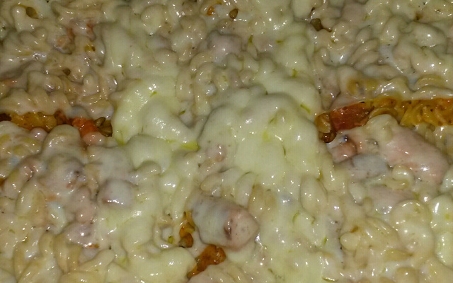 Macarrão com linguiça de frango e calabresa