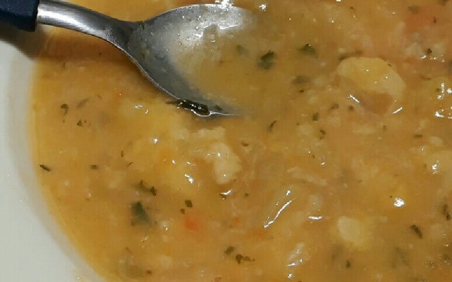 Sopa com peixe e aveia