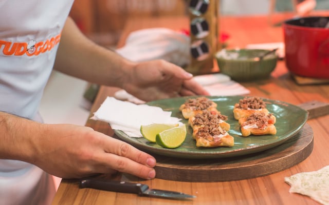 Esfiha folhada de carne