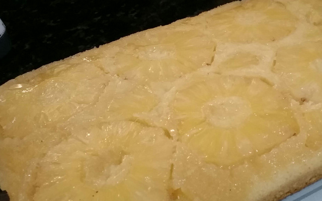 Bolo de abacaxi caramelizado