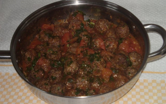 Almôndega de aveia ao molho de tomate