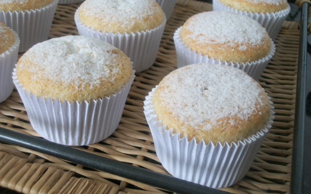 Bolinho de iogurte com banana e passas