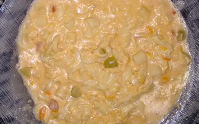 Macarrão com frango na panela de pressão