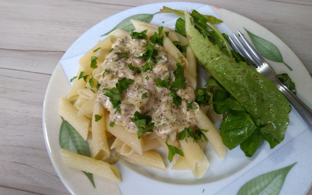 Macarrão com bacon e requeijão