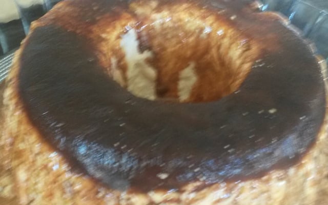 Sorvete de creme com cobertura de chocolate