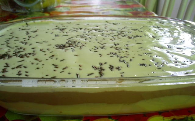 Pavê de chocolate com biscoito champagne