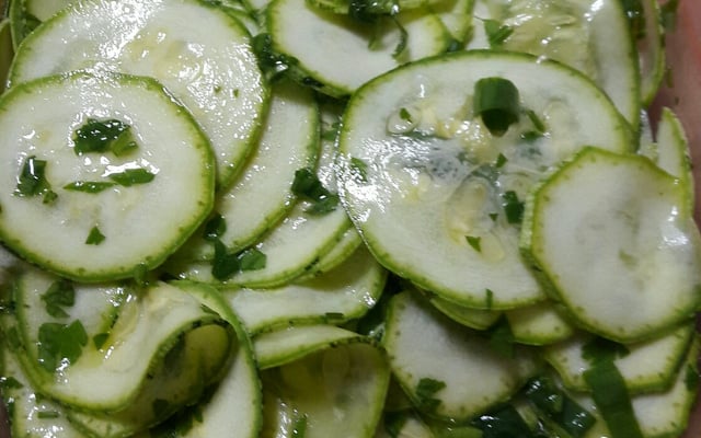 Salada de abobrinha crua