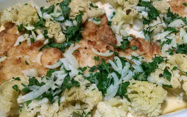 Filé de frango com couve flor ao forno