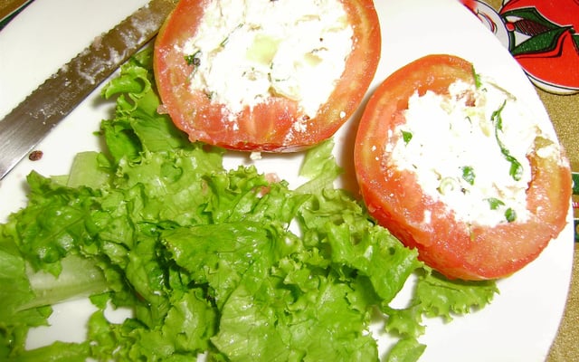 Tomates recheados com ricota