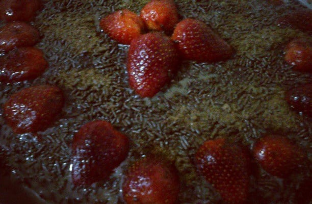Bolo de brigadeiro com Morango
