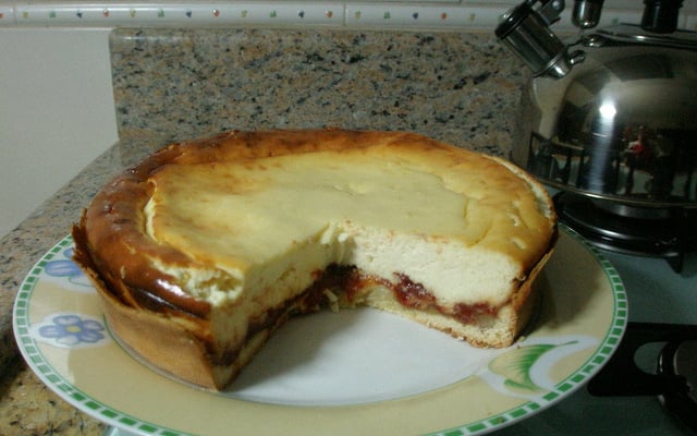 Torta de goiabada com ricota