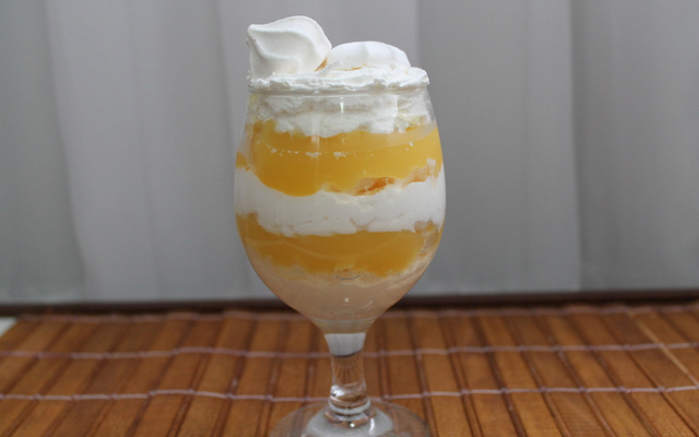 Suspiros com creme de maracujá