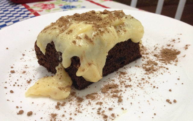 Bolo de Oreo com cobertura de leite em pó