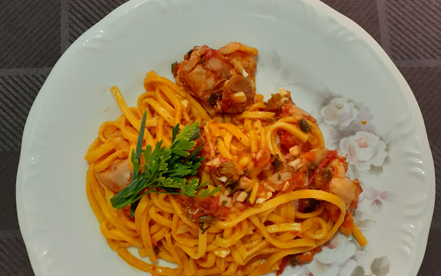 Talharim ao molho de frango