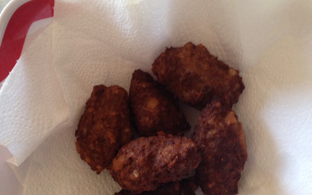 Bolinho de carne moída e escarola