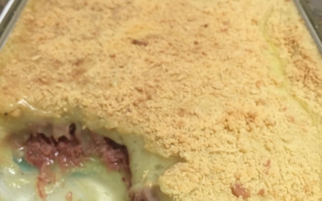 Escondidinho de batata com carne seca