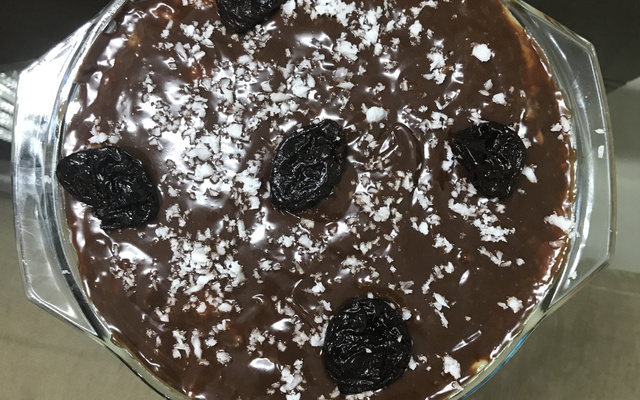 Pavê de ameixa, coco e chocolate