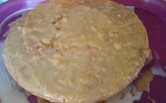Bolo molhadinho de doce de leite