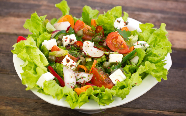 Salada maravilha com molho de mel e mostarda