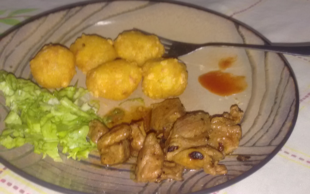 Bolinha de batata com queijo