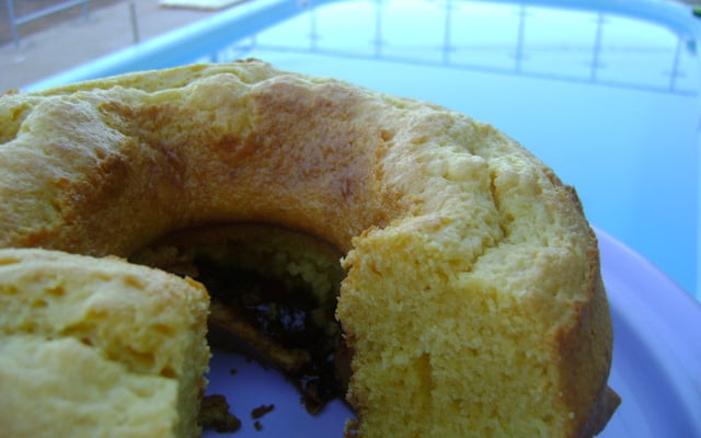 Bolo de fubá (milho) com goiabada