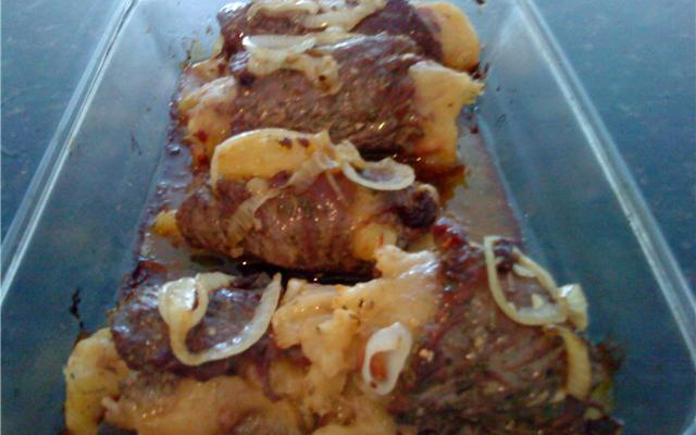 Filé recheado ao purê de mandioca