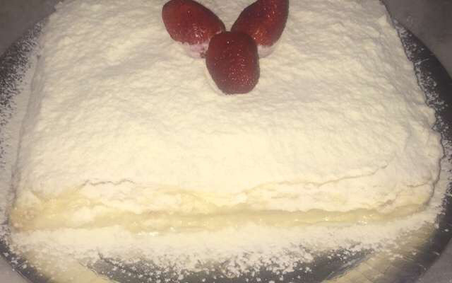 Bolo mousse de leite ninho