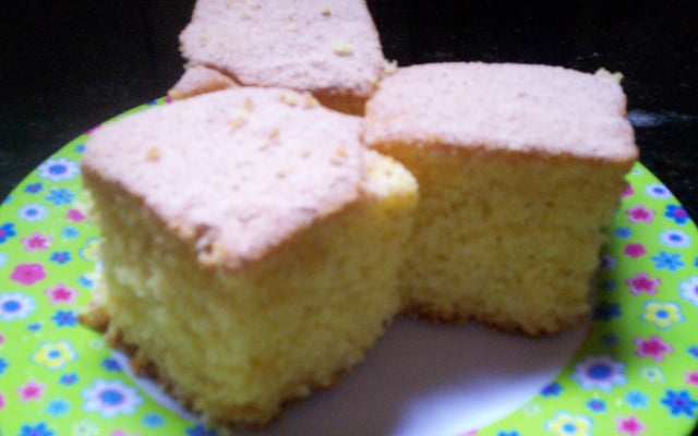 Bolo de fubá fácil, simples e delicioso