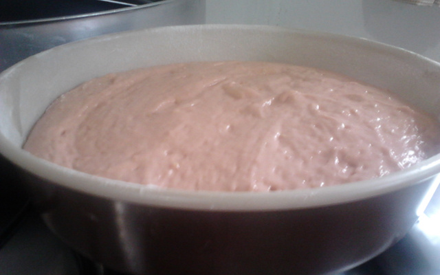 Bolo cremoso e crocante de goiaba