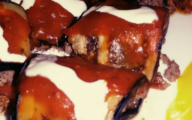 Rolinhos de berinjela com carne moída