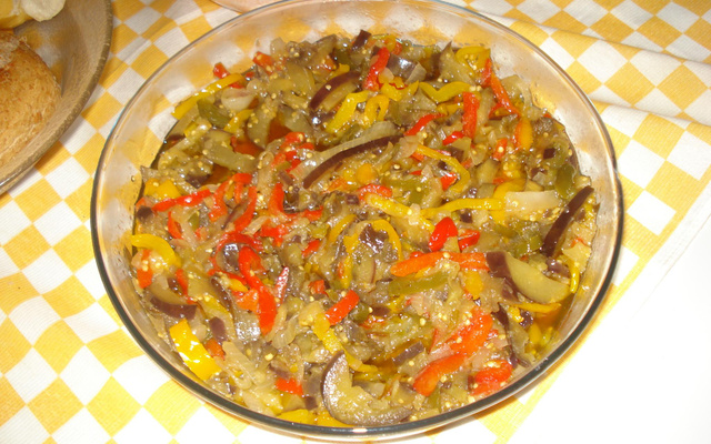 Salada de berinjela e pimentão