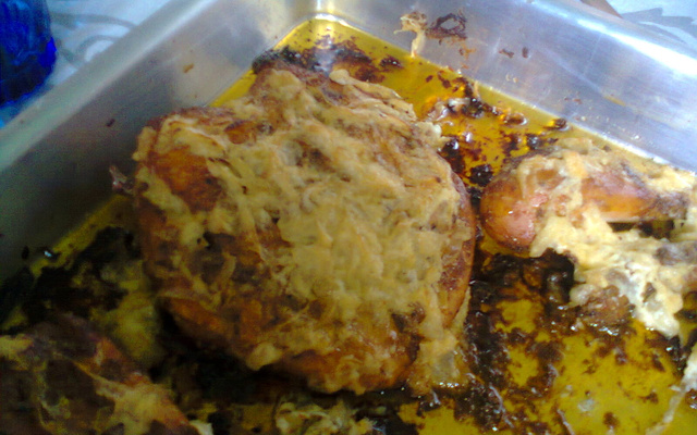 Frango assado com creme de cebola e maionese